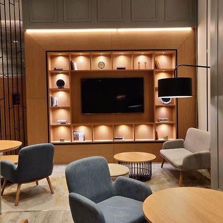 Holiday Inn Express Gurugram Sector 50 By Ihg Gurgaon Extérieur photo