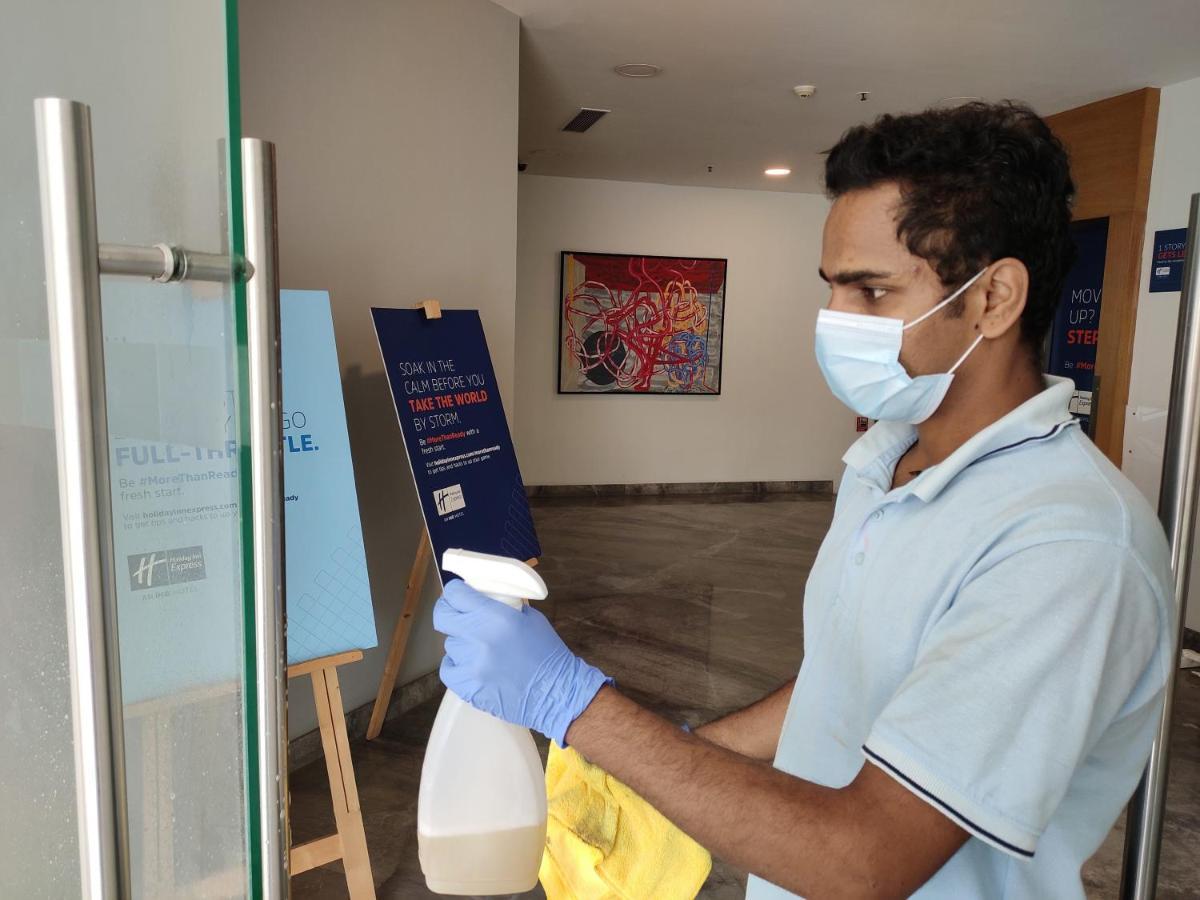 Holiday Inn Express Gurugram Sector 50 By Ihg Gurgaon Extérieur photo