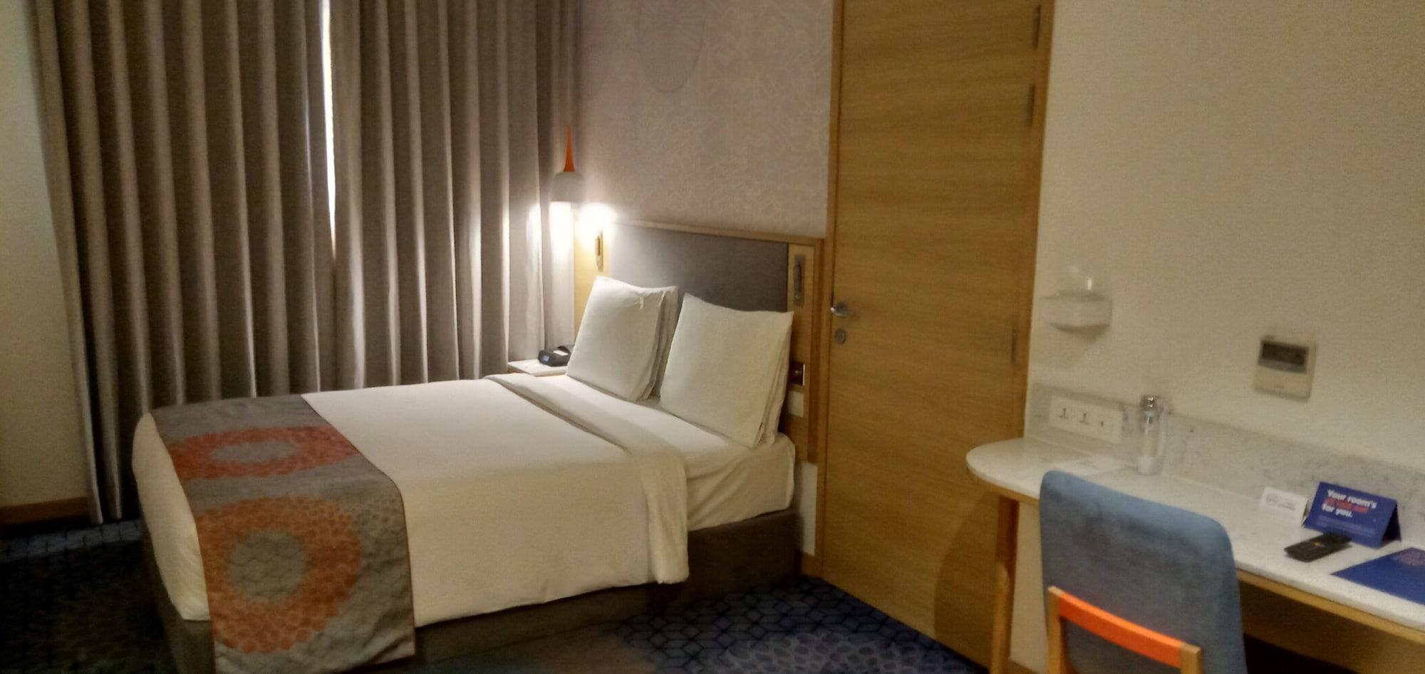 Holiday Inn Express Gurugram Sector 50 By Ihg Gurgaon Extérieur photo