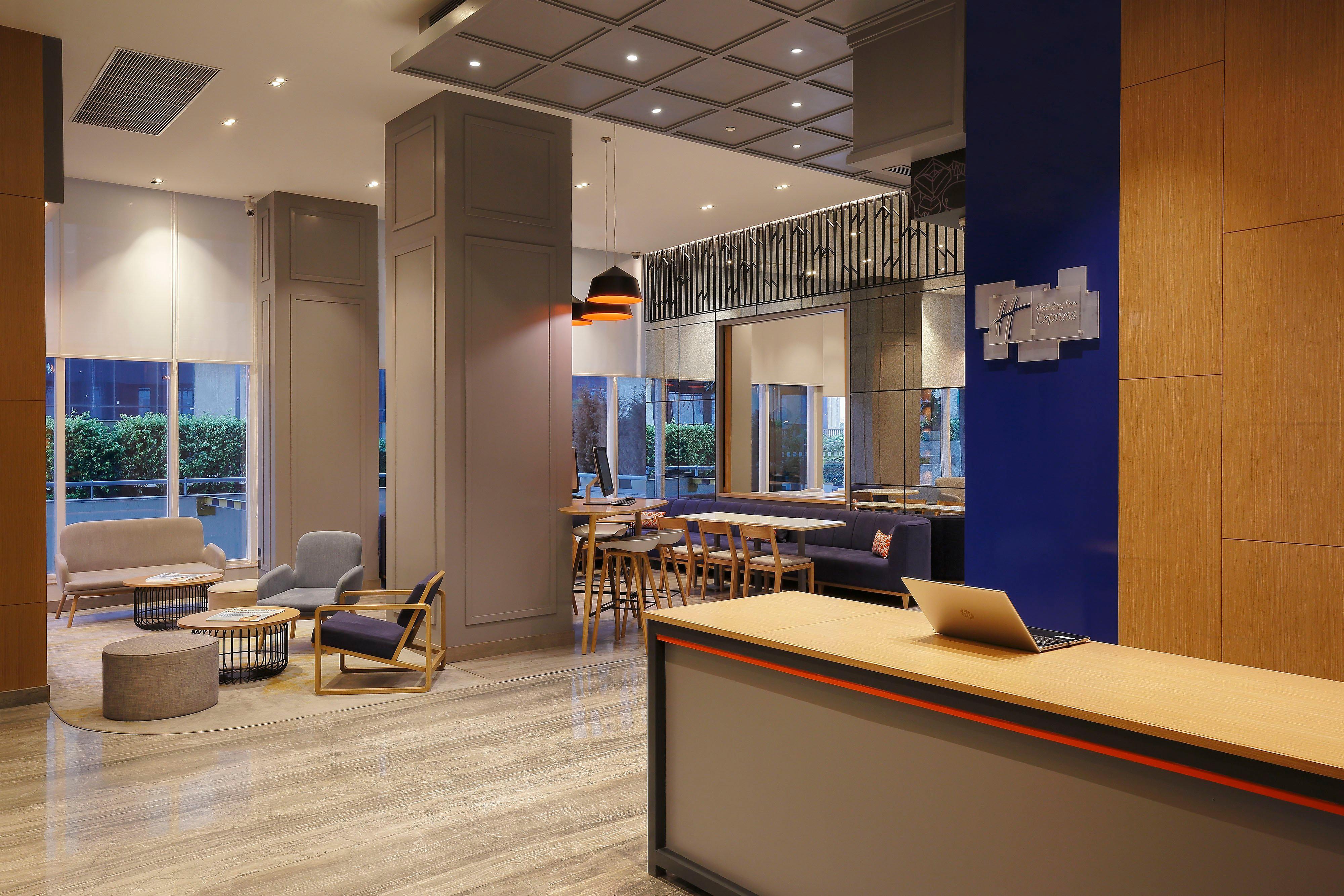 Holiday Inn Express Gurugram Sector 50 By Ihg Gurgaon Extérieur photo