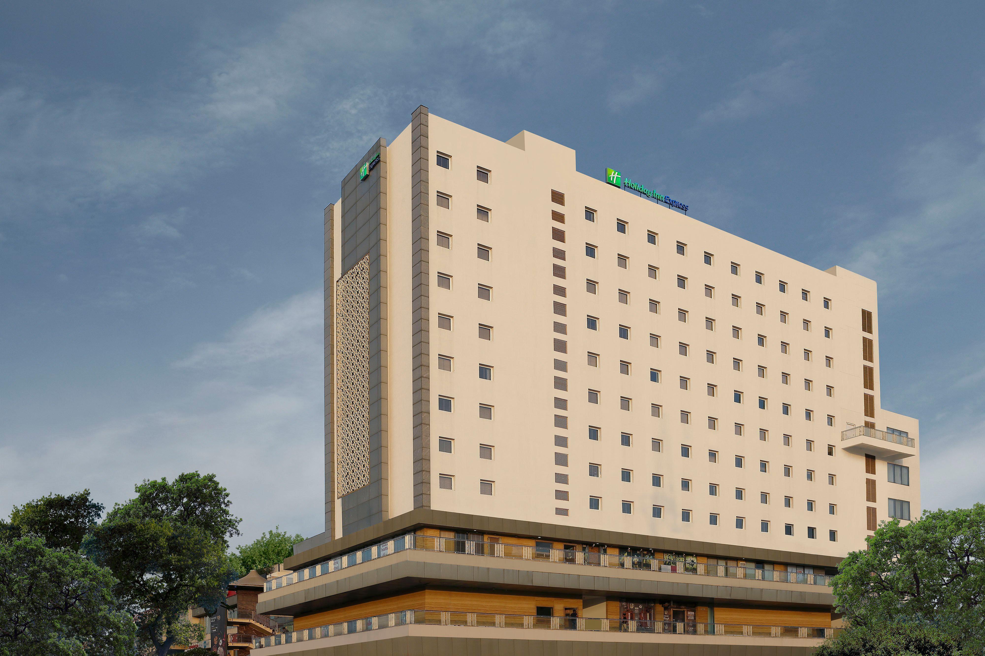 Holiday Inn Express Gurugram Sector 50 By Ihg Gurgaon Extérieur photo