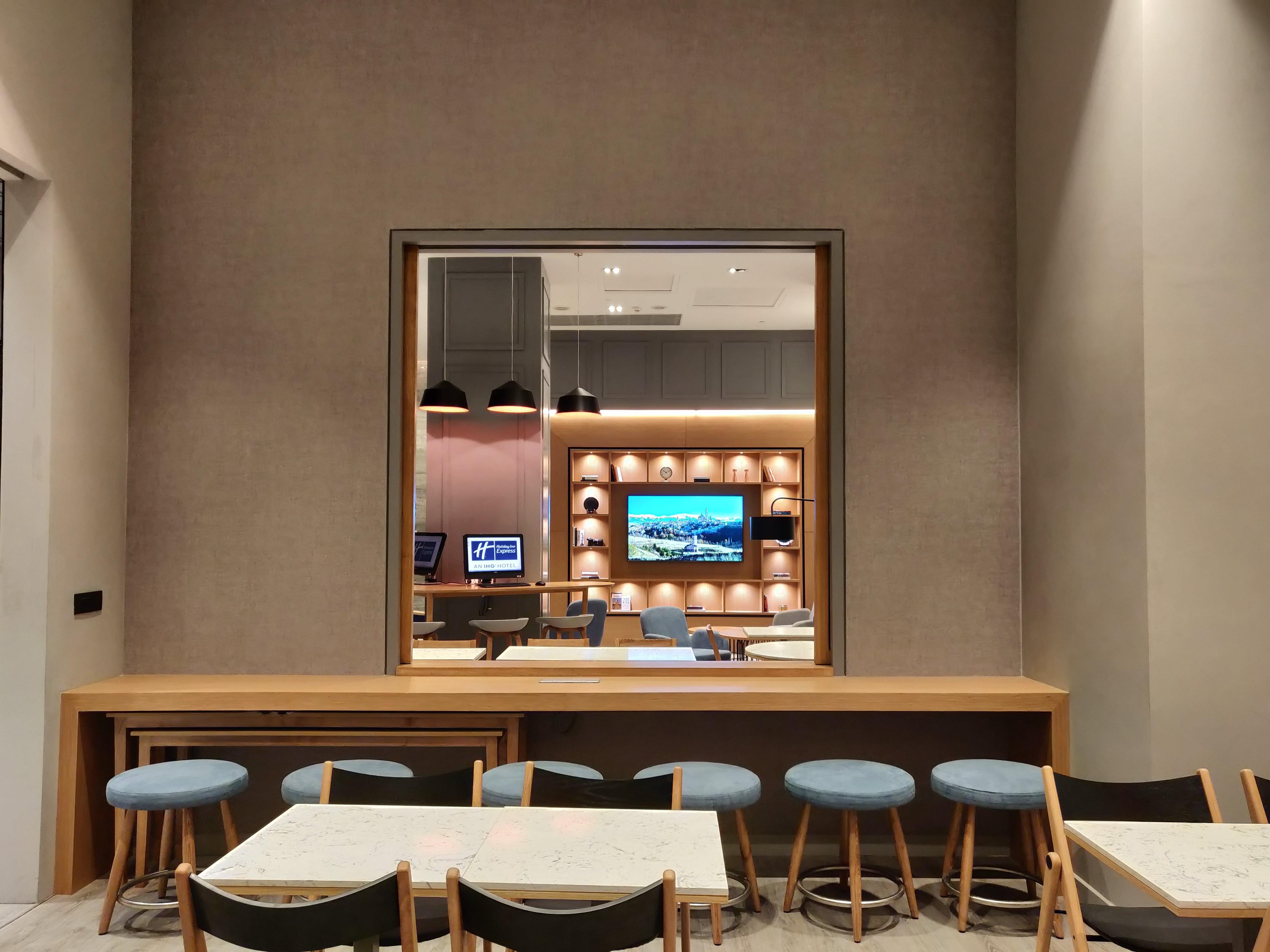 Holiday Inn Express Gurugram Sector 50 By Ihg Gurgaon Extérieur photo