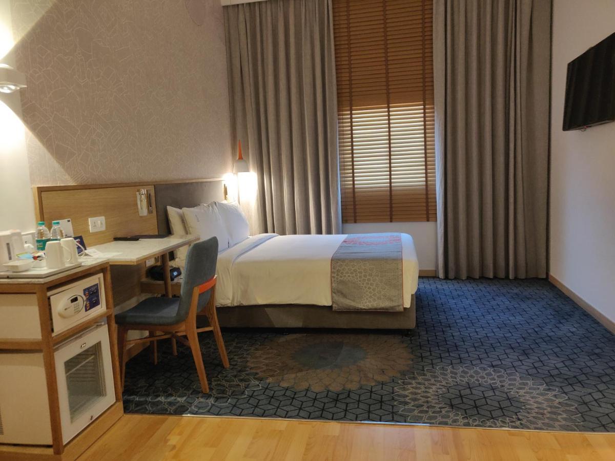Holiday Inn Express Gurugram Sector 50 By Ihg Gurgaon Extérieur photo