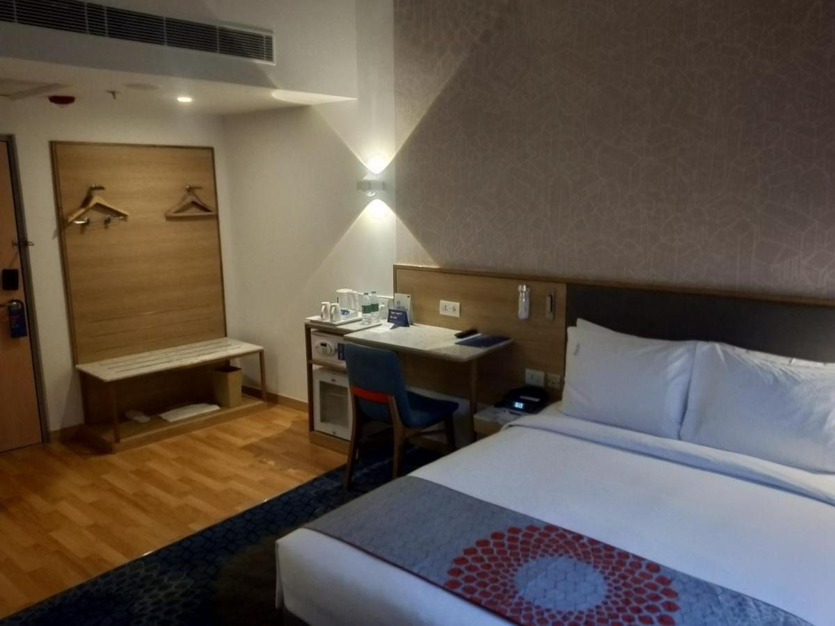 Holiday Inn Express Gurugram Sector 50 By Ihg Gurgaon Extérieur photo
