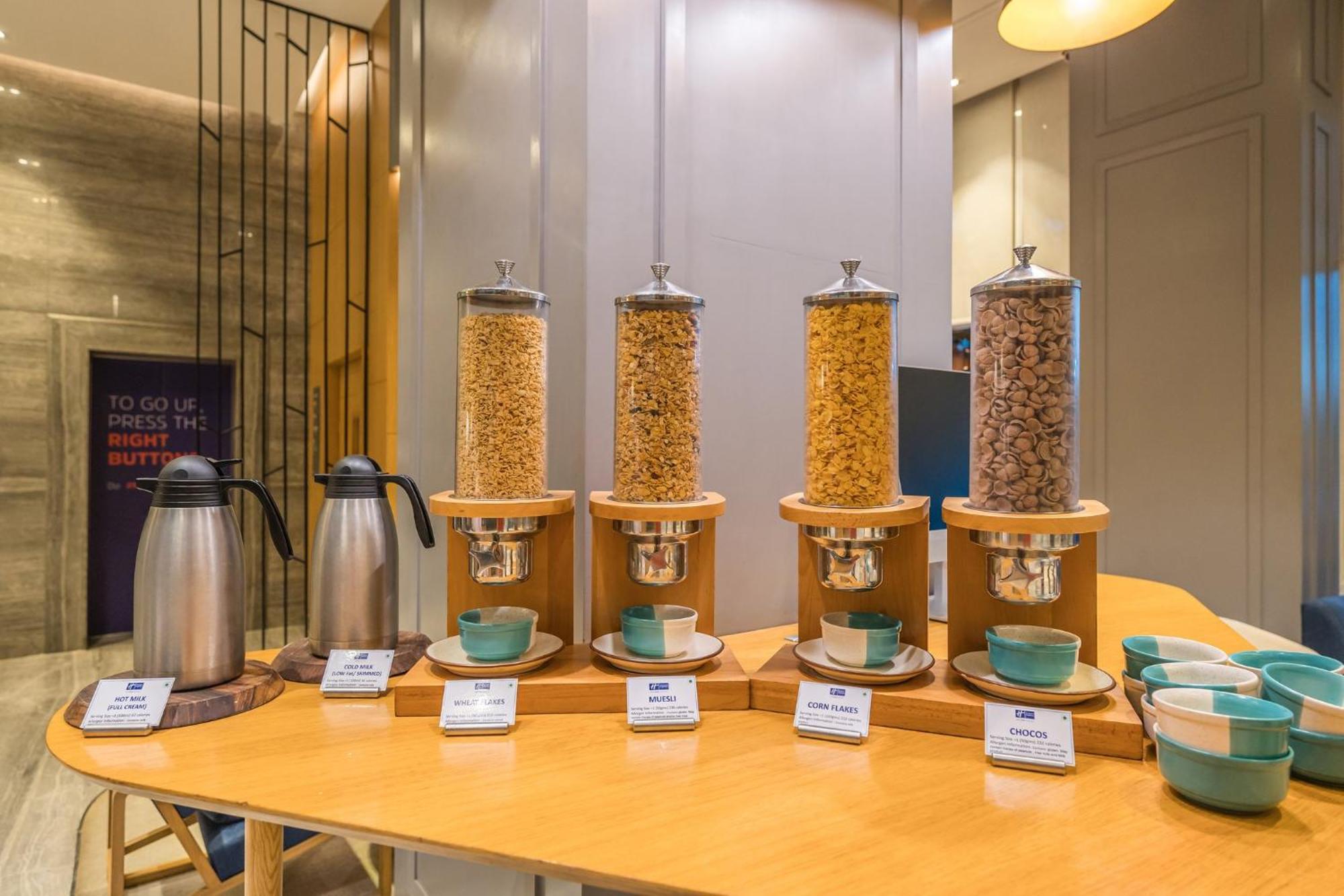 Holiday Inn Express Gurugram Sector 50 By Ihg Gurgaon Extérieur photo