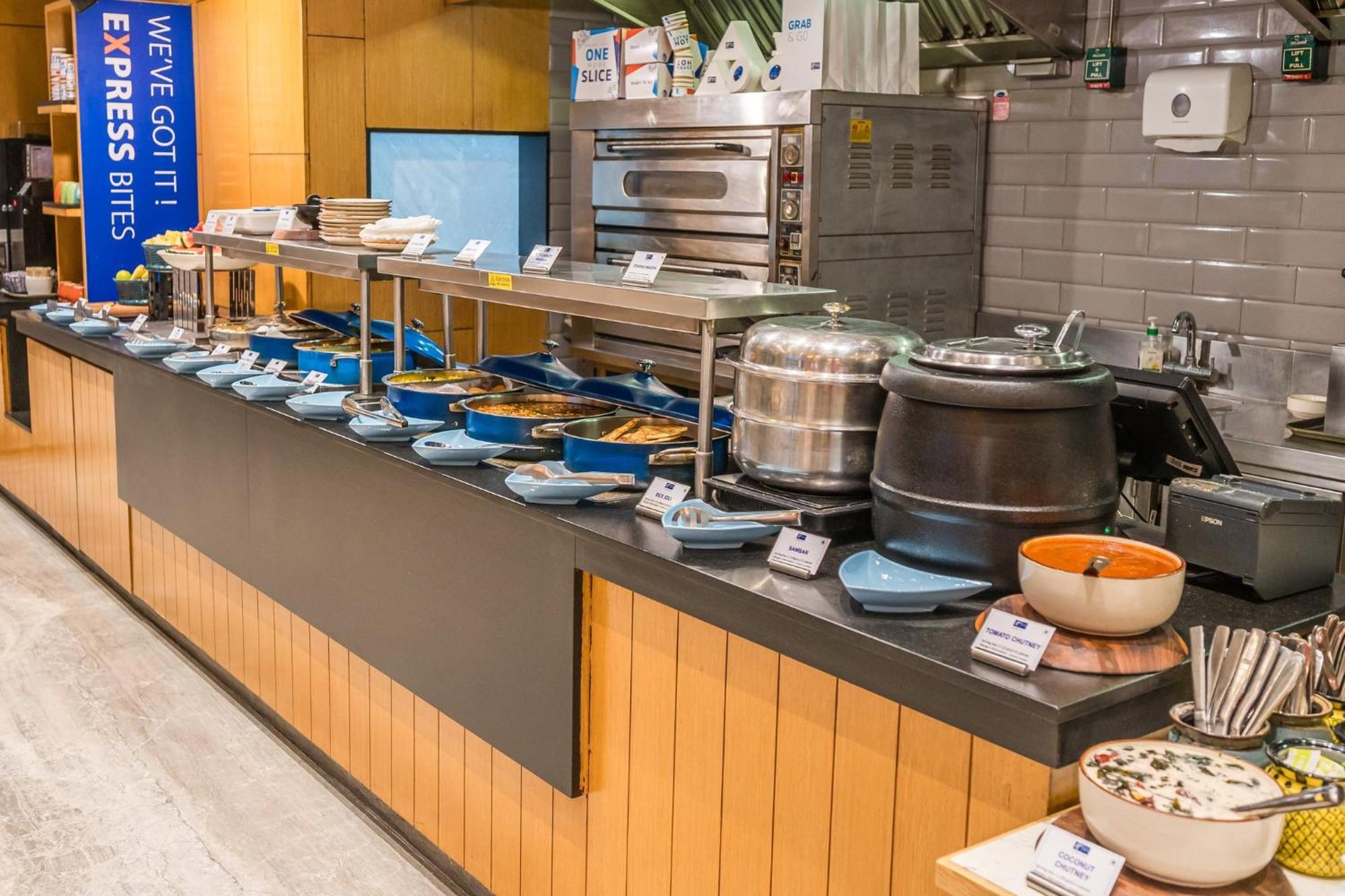 Holiday Inn Express Gurugram Sector 50 By Ihg Gurgaon Extérieur photo