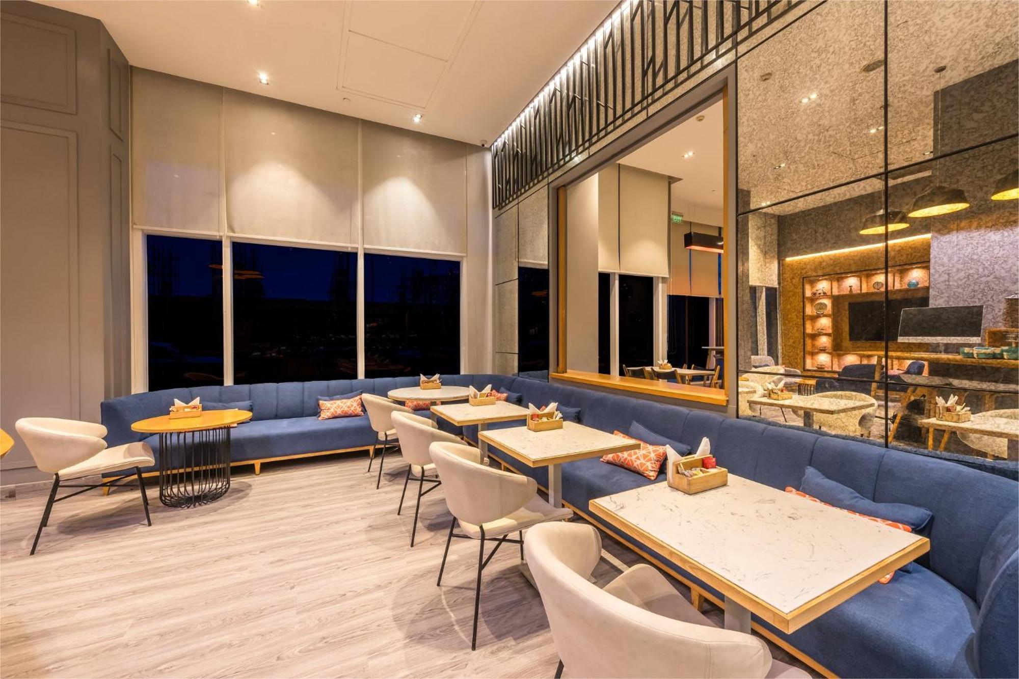 Holiday Inn Express Gurugram Sector 50 By Ihg Gurgaon Extérieur photo
