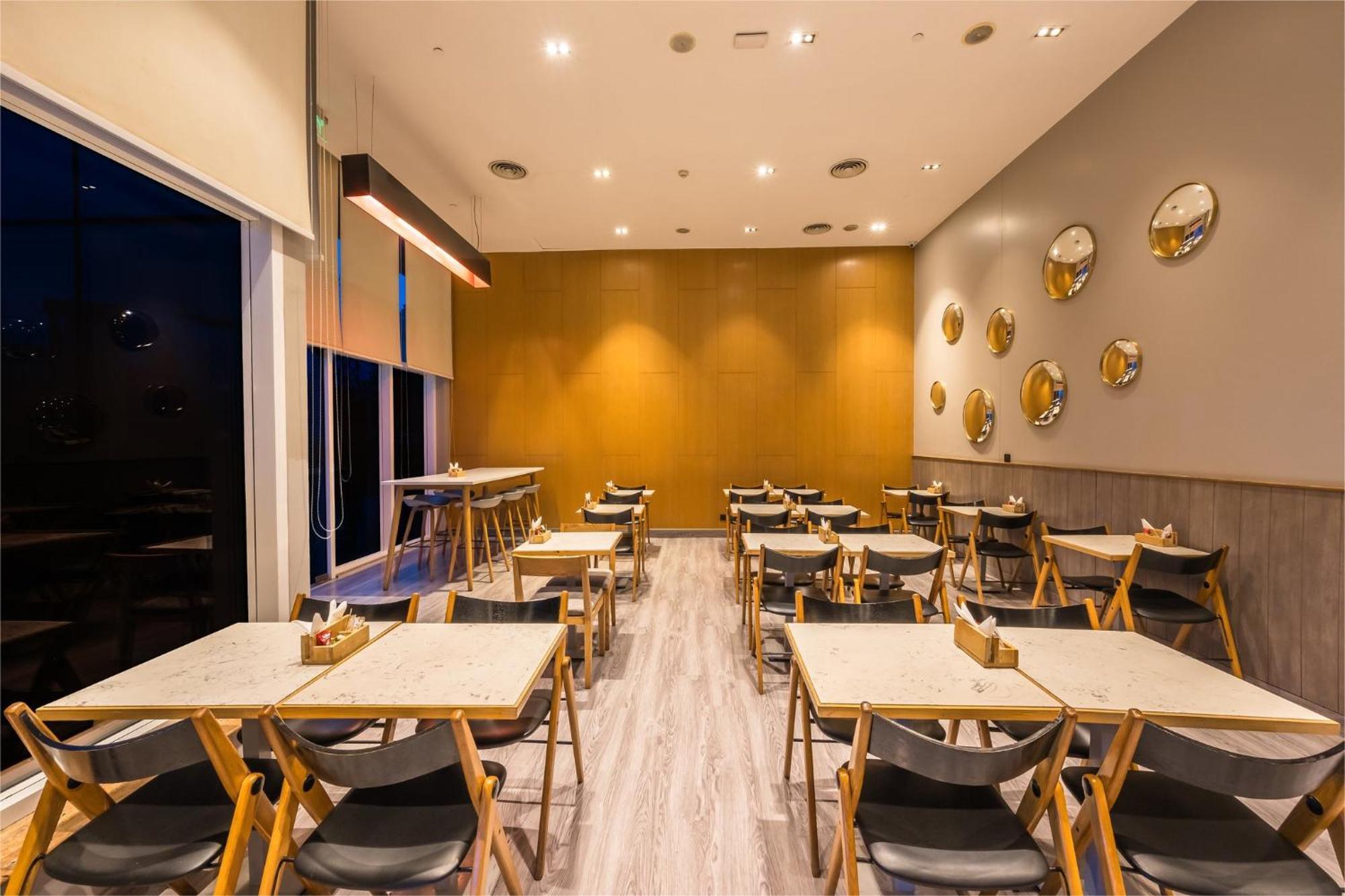 Holiday Inn Express Gurugram Sector 50 By Ihg Gurgaon Extérieur photo