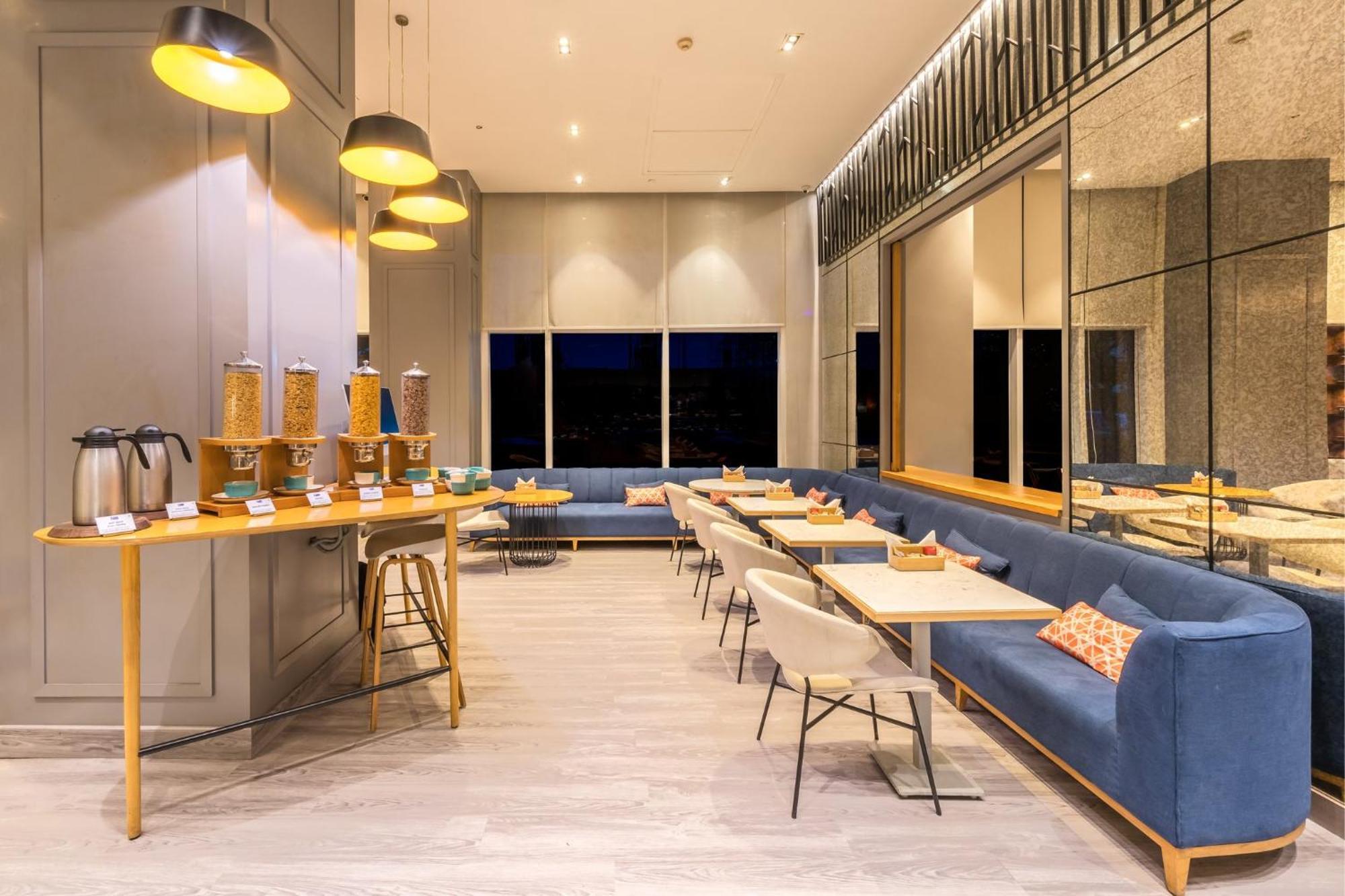 Holiday Inn Express Gurugram Sector 50 By Ihg Gurgaon Extérieur photo