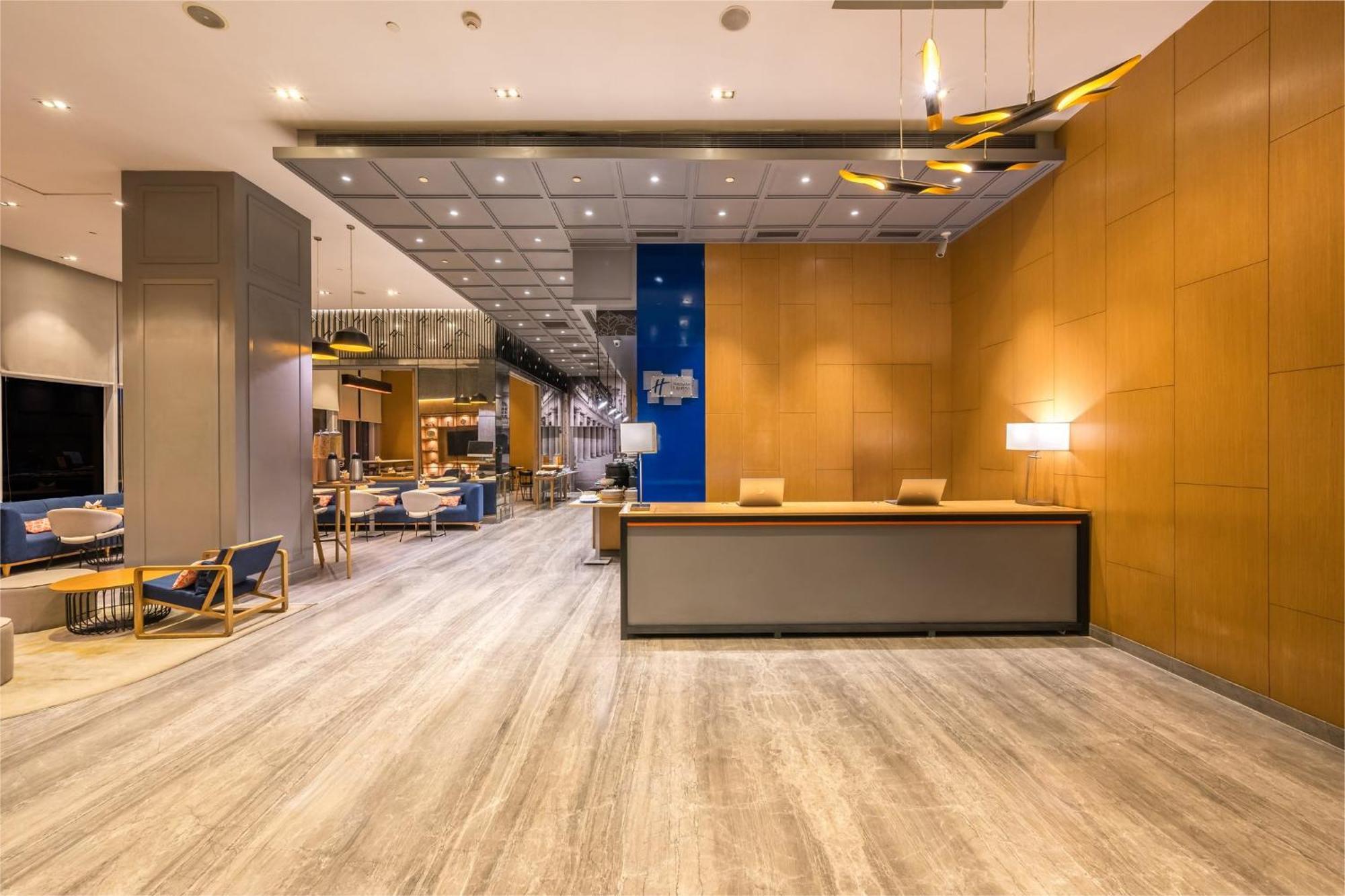Holiday Inn Express Gurugram Sector 50 By Ihg Gurgaon Extérieur photo