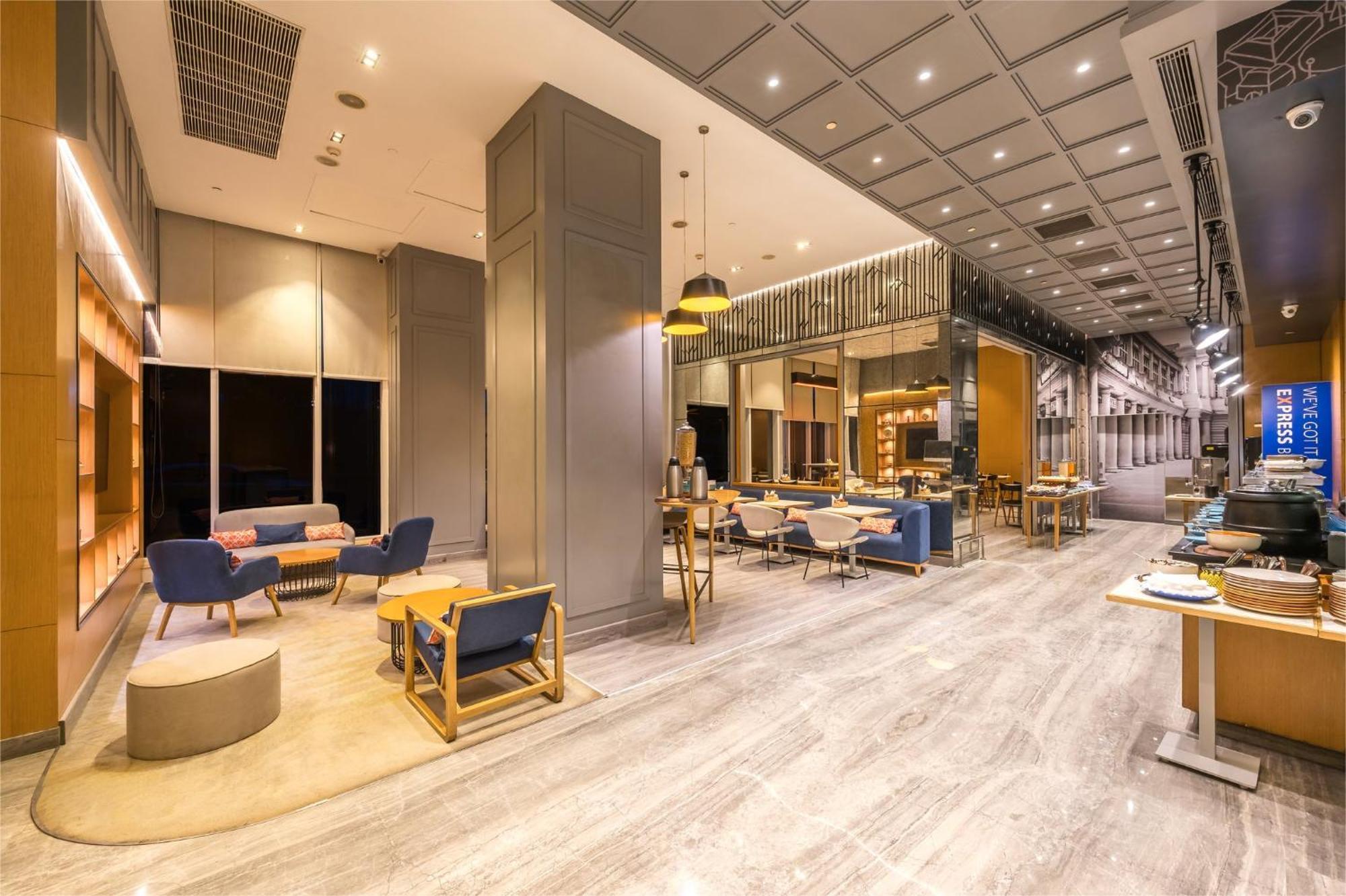 Holiday Inn Express Gurugram Sector 50 By Ihg Gurgaon Extérieur photo