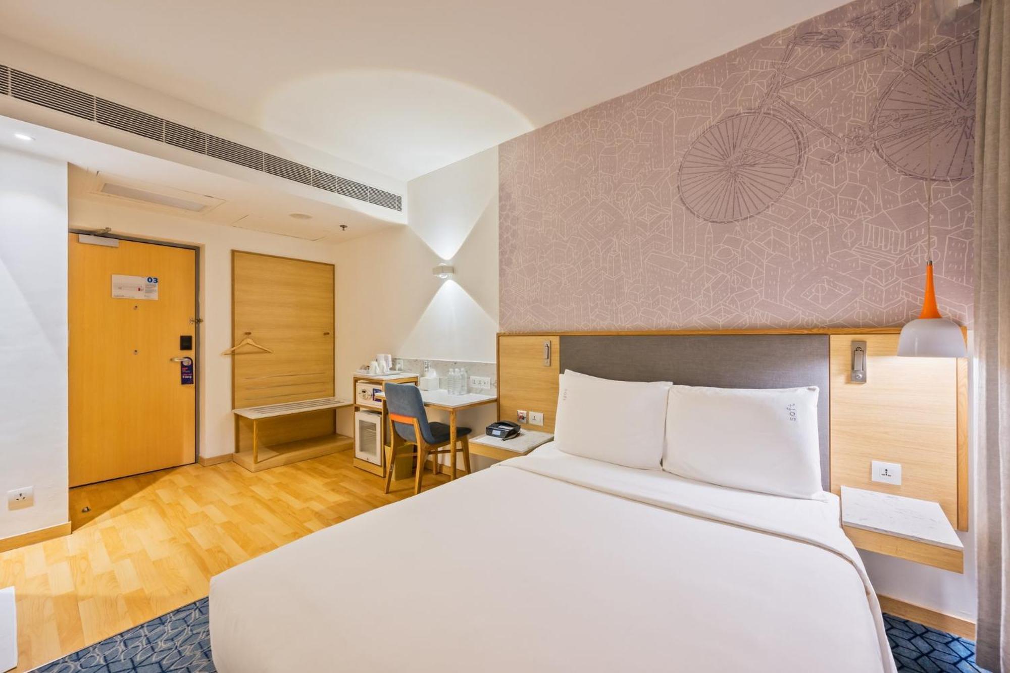 Holiday Inn Express Gurugram Sector 50 By Ihg Gurgaon Extérieur photo