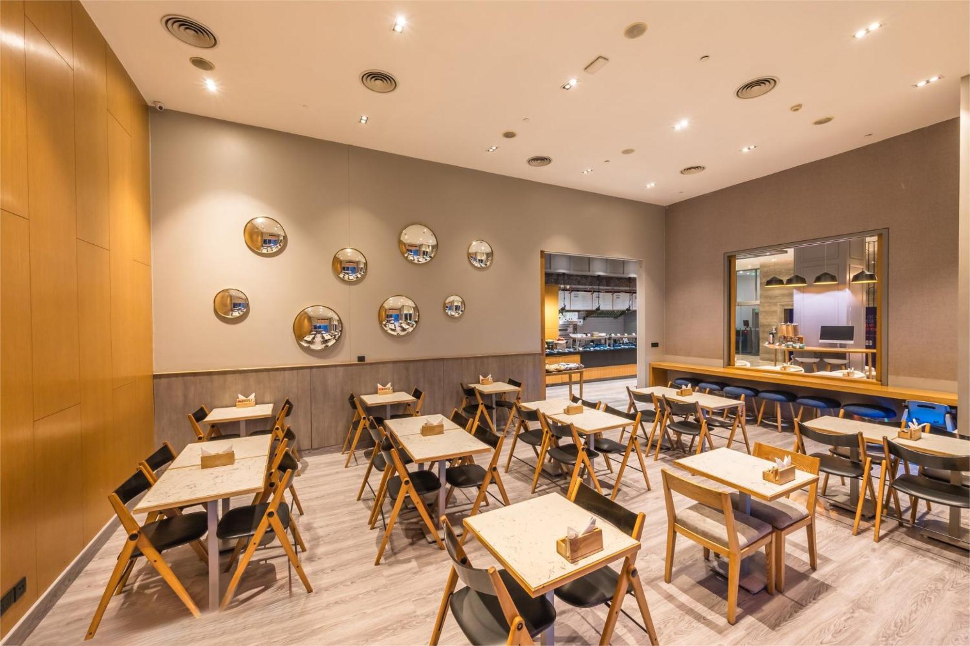 Holiday Inn Express Gurugram Sector 50 By Ihg Gurgaon Extérieur photo